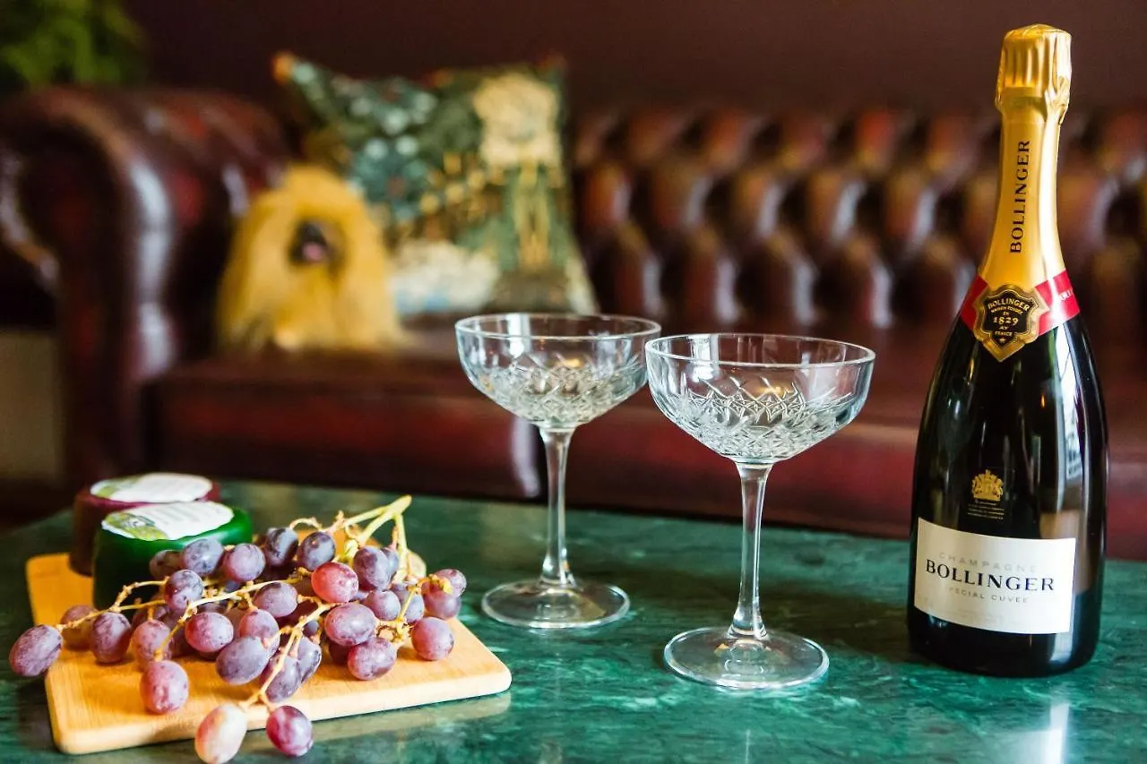 Skeldale House 'All Creatures Great & Small' By Luxury Travel Emporium- Luxury Apartments & Studios In Askrigg, Yorkshire Dales